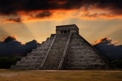 El Castillo Pyramid, Chichen Itza, Yucatan, Mexico