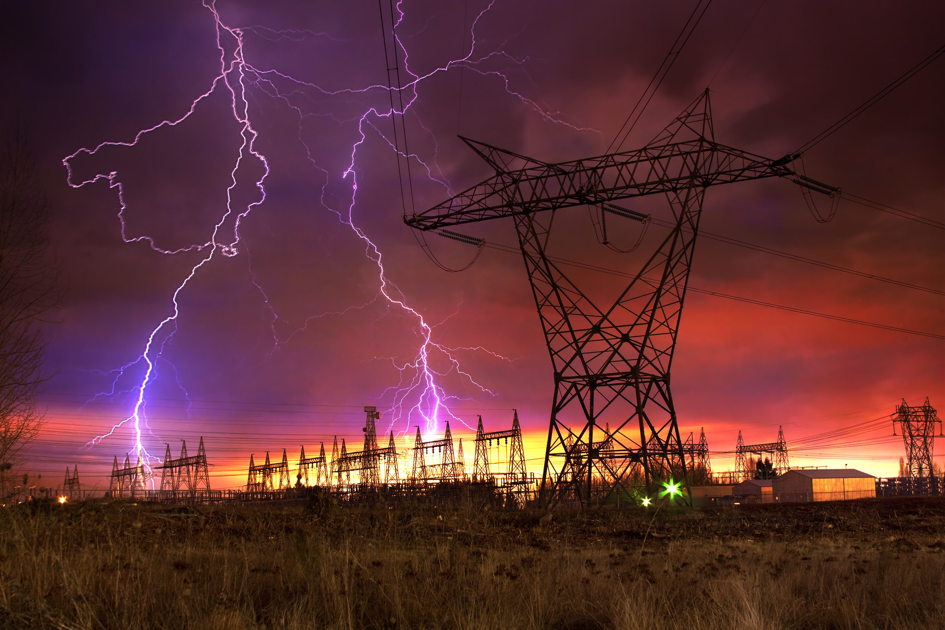 Lightning strikes power distribution station