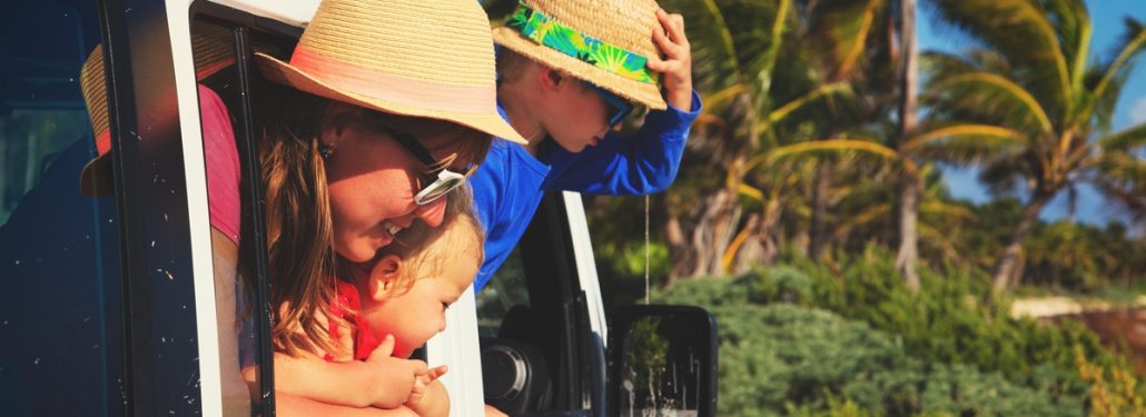 Family sight-seeing tour