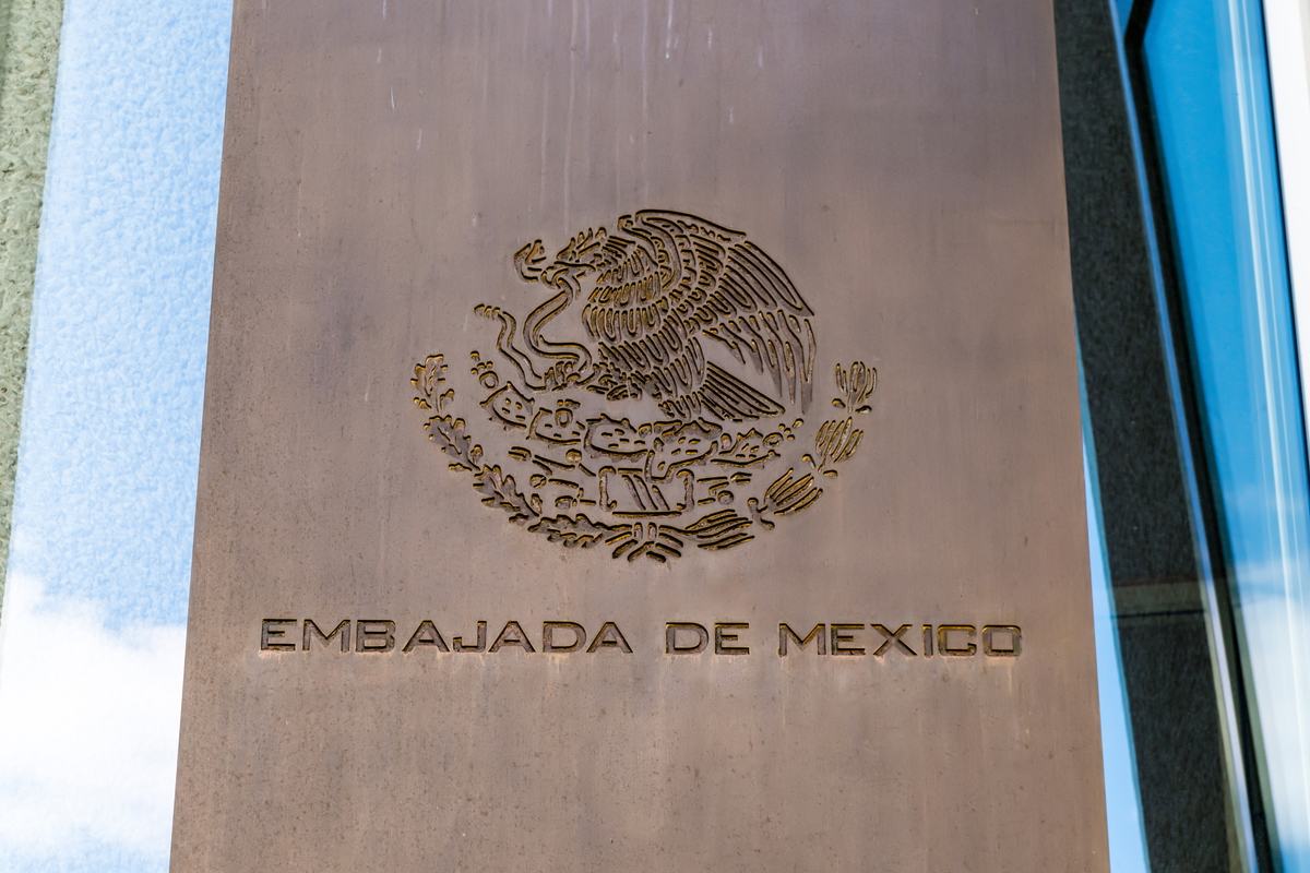 Mexican Embassy sign