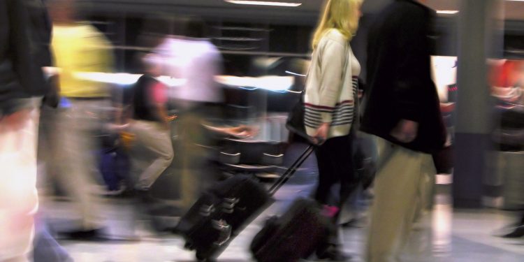 People traveling with baggage