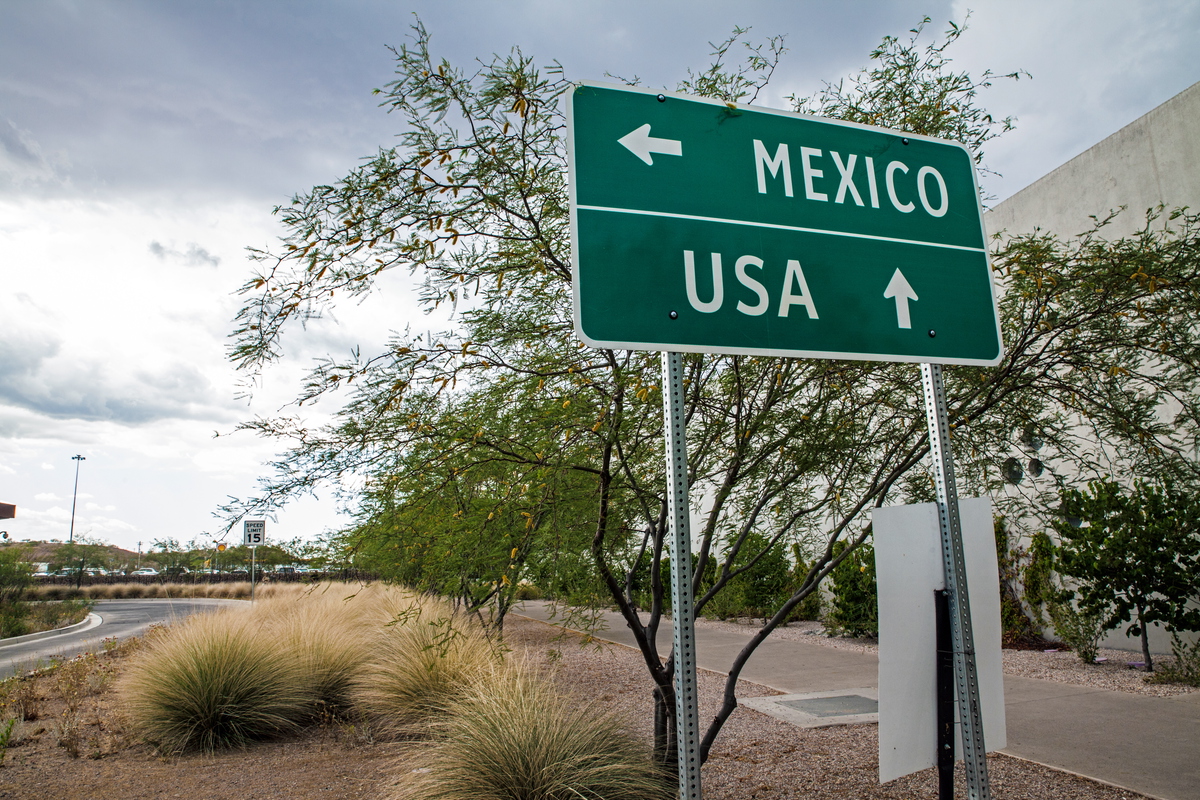 US Mexico Border Signpost