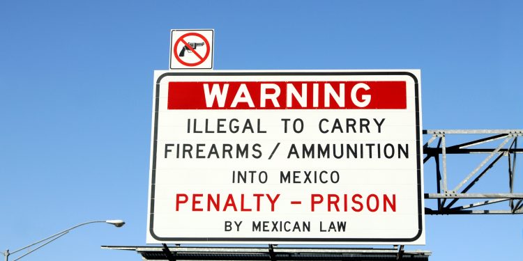 Warning Sign at Mexican Border: No Guns Allowed